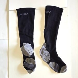 2XU Women's Small, Black Compression socks for running